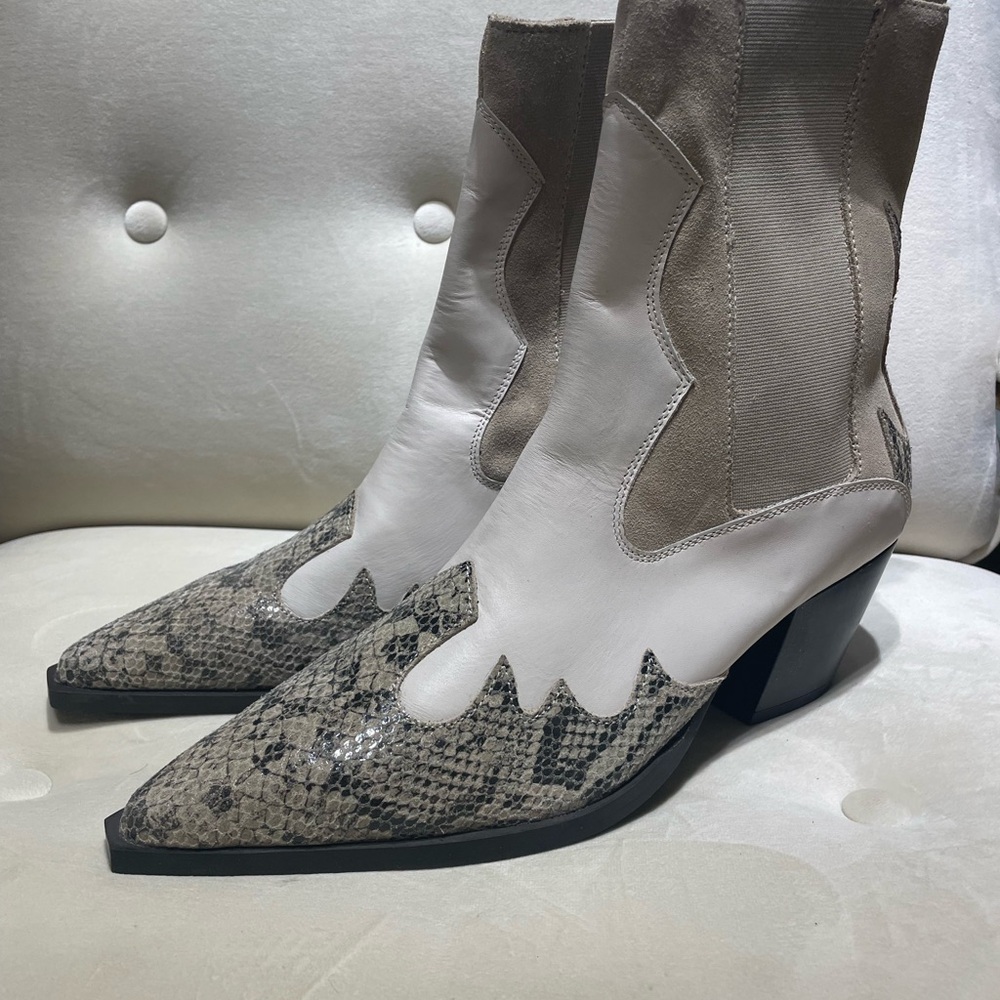 Never Worn Women's Snakeskin Ankle Boots
